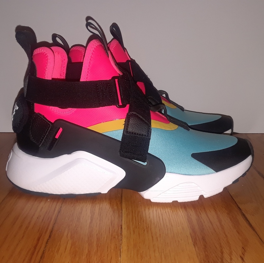 NWT Nike Huarache Run Ultra